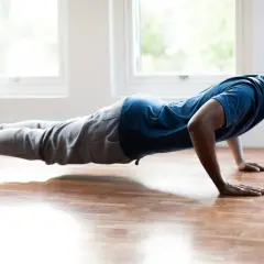 Lat-Training zuhause: Starker Rücken ohne Gym? So geht's!