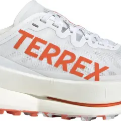 Weißer Adidas Terrex Laufschuh mit orangefarbenem Logo und Profilsohle.