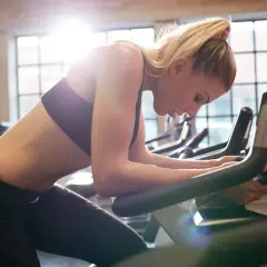 Oberkörpertraining Frauen: Stark, selbstbewusst & definiert