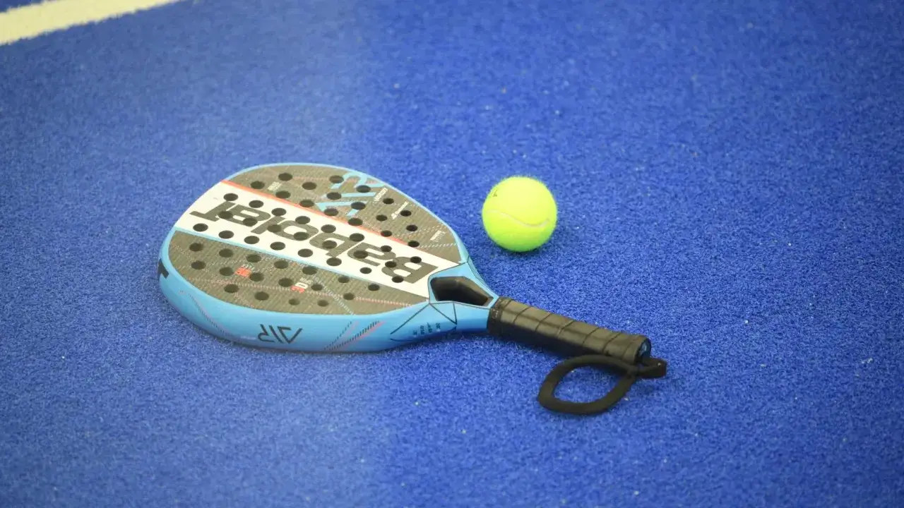 Padel Schl&auml;ger und B&auml;lle