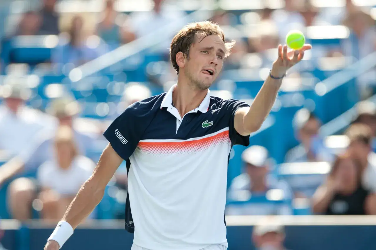 Lacoste Tennis Outfits Herren Djokovic Medvedev