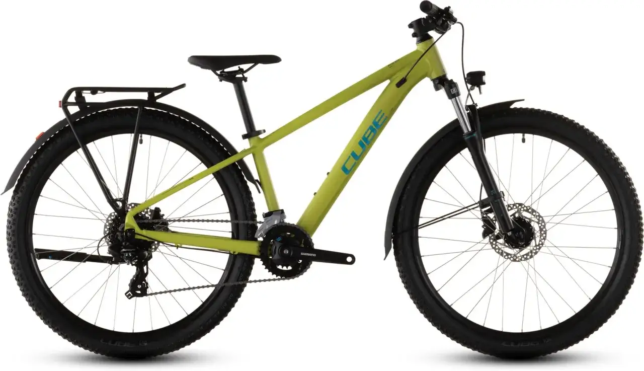 Jugendlicher auf 26 Zoll Mountainbike
