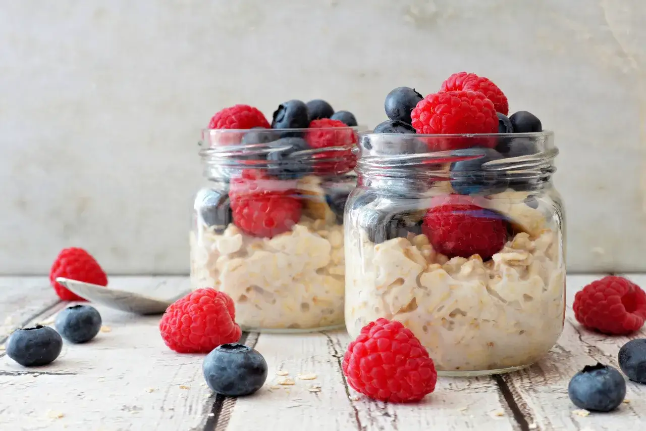 Overnight Oats und Porridge mit Fr&uuml;chten